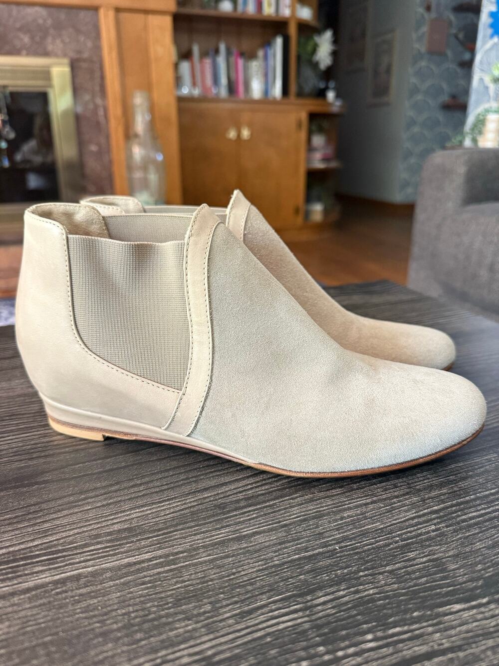Aquatalia Taupe Suede Waterproof Chelsea Ankle Booties Flat Minimalist Sz. 8